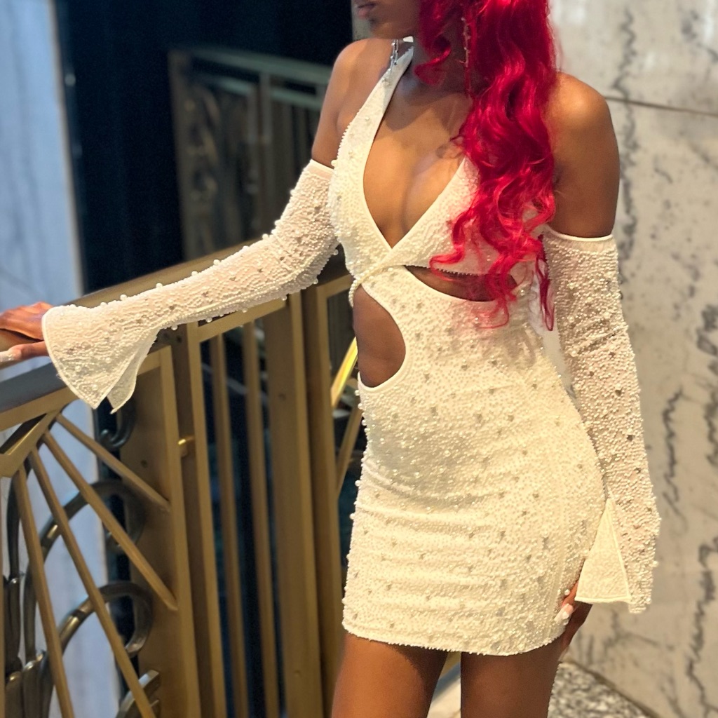Hi I’m Selling This Dress Only Wore Once And It’s In A Small Size